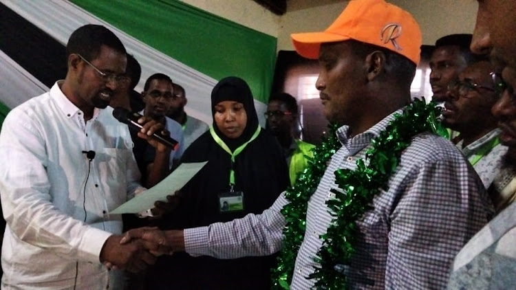 File Image of Abdikadir Hussein being handed victory certificate after being declared the winner.